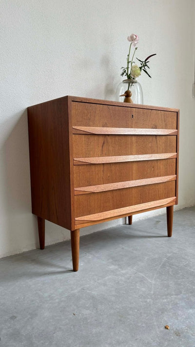 
                  
                    Ladekast 4* teak greep onder - LOUI.STORE
                  
                