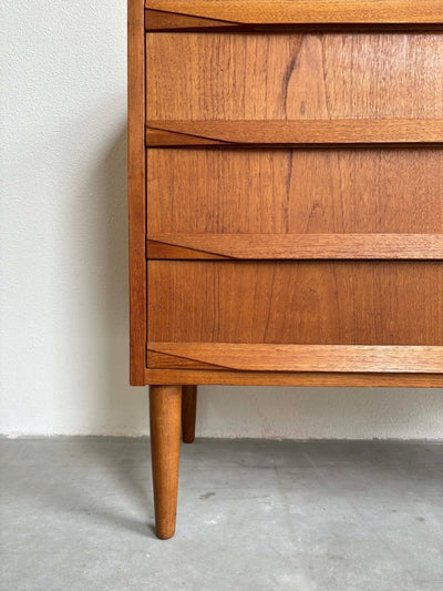 
                  
                    Ladekast 4* teak greep onder - LOUI.STORE
                  
                