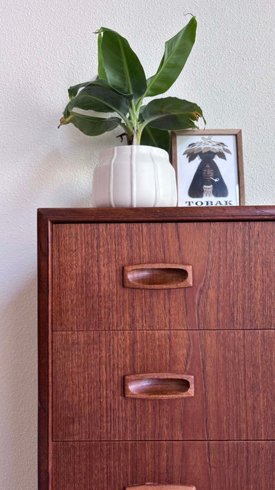 
                  
                    Ladekast 6* teak gebogen plint - LOUI.STORE
                  
                