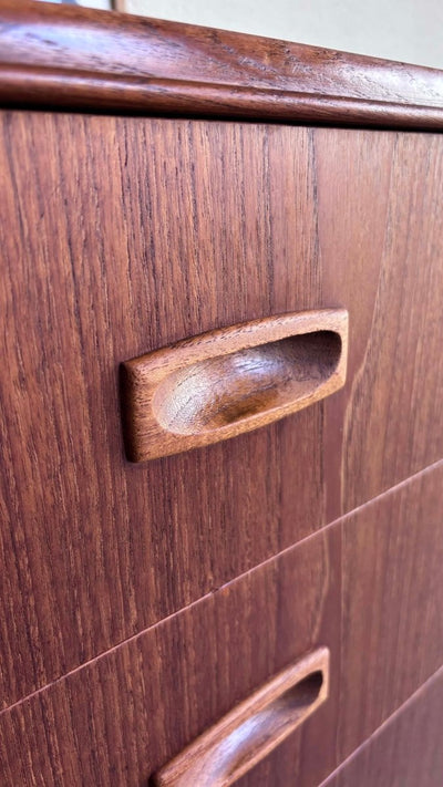 
                  
                    Ladekast 6* teak gebogen plint - LOUI.STORE
                  
                