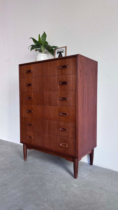 
                  
                    Ladekast 6* teak gebogen plint - LOUI.STORE
                  
                