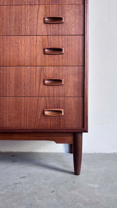 
                  
                    Ladekast 6* teak gebogen plint - LOUI.STORE
                  
                