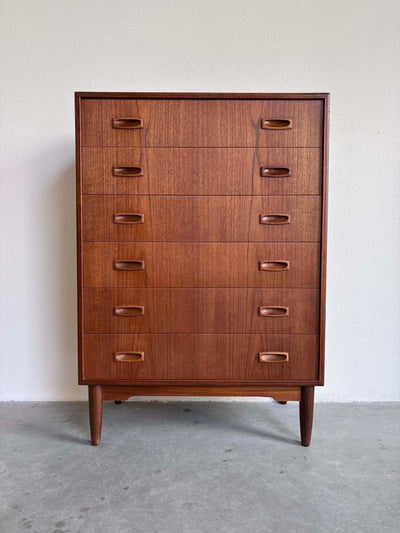 
                  
                    Ladekast 6* teak gebogen plint - LOUI.STORE
                  
                