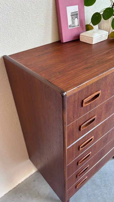 
                  
                    Ladekast 6* teak - LOUI.STORE
                  
                