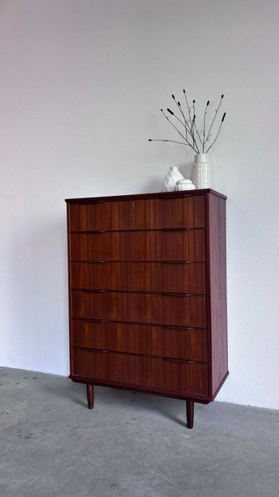 
                  
                    Ladekast 6* teak - LOUI.STORE
                  
                