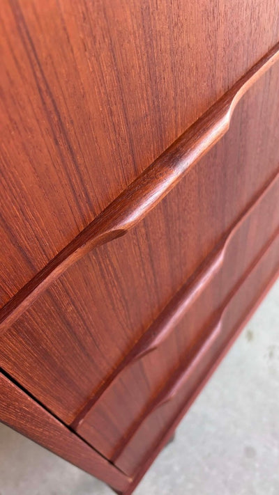 
                  
                    Ladekast 6* teak - LOUI.STORE
                  
                