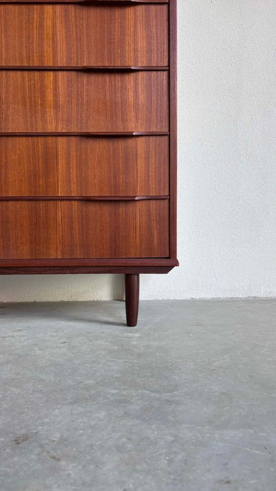 
                  
                    Ladekast 6* teak - LOUI.STORE
                  
                