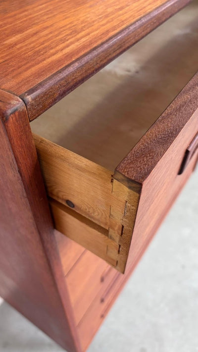 
                  
                    Ladekast 6* teak rechte greep - LOUI.STORE
                  
                