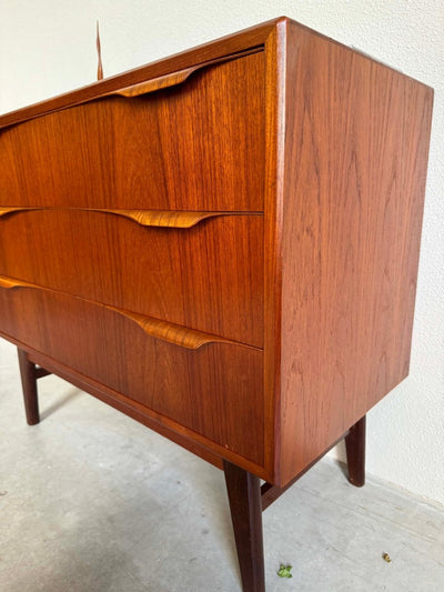 
                  
                    Ladekast in teak 3* - LOUI.STORE
                  
                