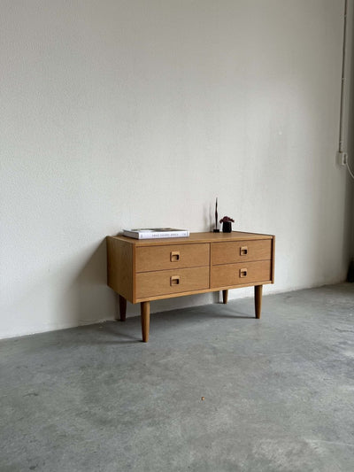 
                  
                    Ladekast laag eiken - LOUI.STORE
                  
                