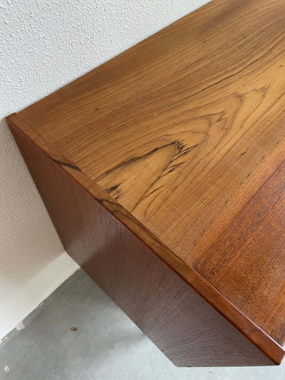 
                  
                    Ladekast teak 4* - LOUI.STORE
                  
                