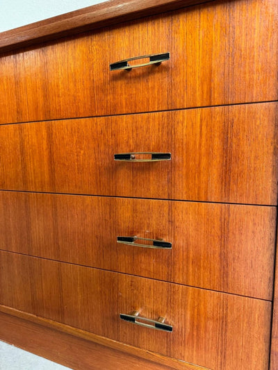 
                  
                    Ladekast teak 4* metalen greepje - LOUI.STORE
                  
                