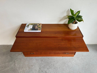 
                  
                    Ladekast teak 4* metalen greepje - LOUI.STORE
                  
                