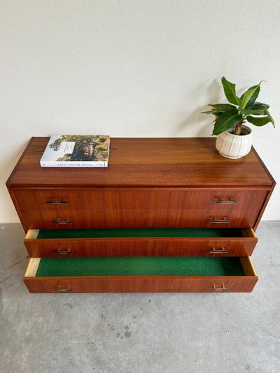
                  
                    Ladekast teak 4* metalen greepje - LOUI.STORE
                  
                