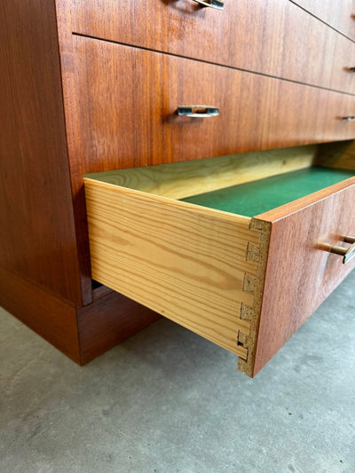 
                  
                    Ladekast teak 4* metalen greepje - LOUI.STORE
                  
                