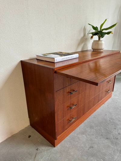 
                  
                    Ladekast teak 4* metalen greepje - LOUI.STORE
                  
                
