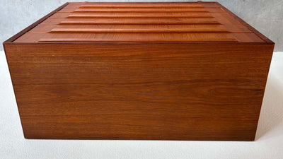 
                  
                    Ladekast teak 6* lange greep - LOUI.STORE
                  
                