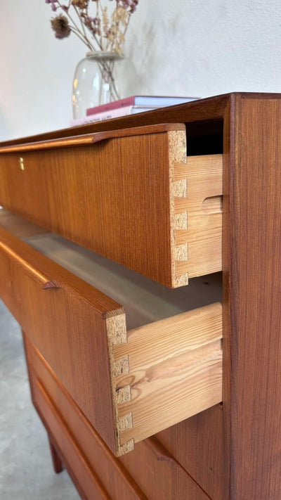 
                  
                    Ladekast teak 6* lange greep - LOUI.STORE
                  
                