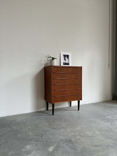 
                  
                    Ladekast teak 6* - LOUI.STORE
                  
                