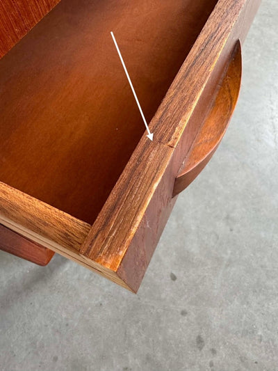 
                  
                    Ladekast teak 6* strik greep - LOUI.STORE
                  
                