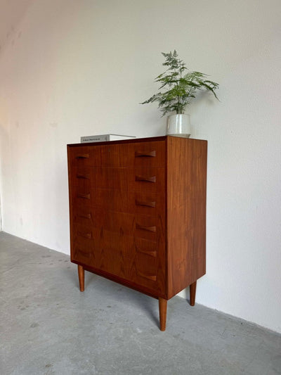 
                  
                    Ladekast teak 6* strik greep - LOUI.STORE
                  
                
