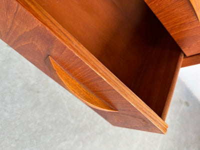 
                  
                    Ladekast teak 6* strik greep - LOUI.STORE
                  
                