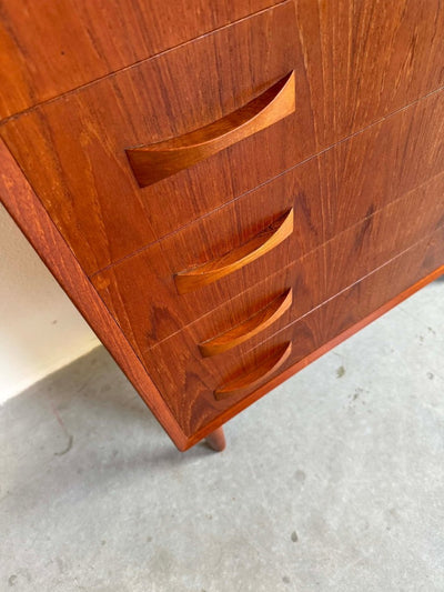 
                  
                    Ladekast teak 6* strik greep - LOUI.STORE
                  
                