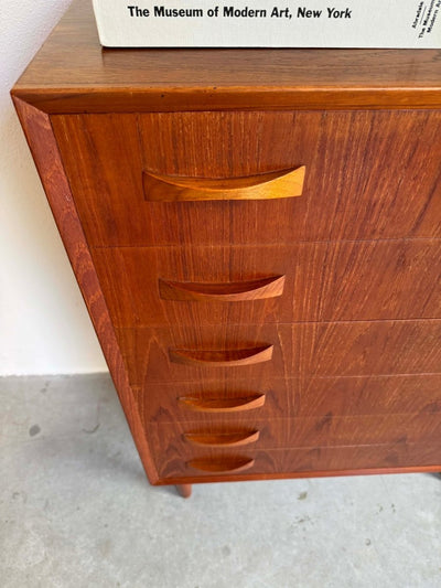 
                  
                    Ladekast teak 6* strik greep - LOUI.STORE
                  
                