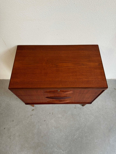 
                  
                    Ladekastje ronde greep teak 3* - LOUI.STORE
                  
                