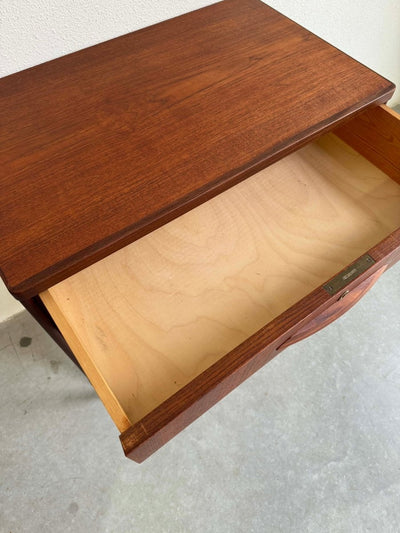 
                  
                    Ladekastje ronde greep teak 3* - LOUI.STORE
                  
                