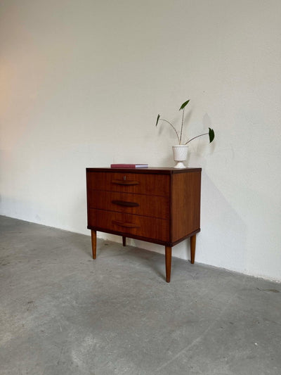 
                  
                    Ladekastje ronde greep teak 3* - LOUI.STORE
                  
                