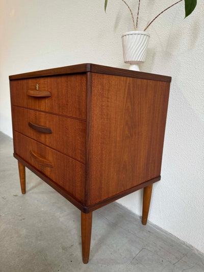 
                  
                    Ladekastje ronde greep teak 3* - LOUI.STORE
                  
                