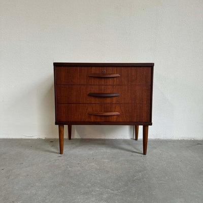 
                  
                    Ladekastje ronde greep teak 3* - LOUI.STORE
                  
                