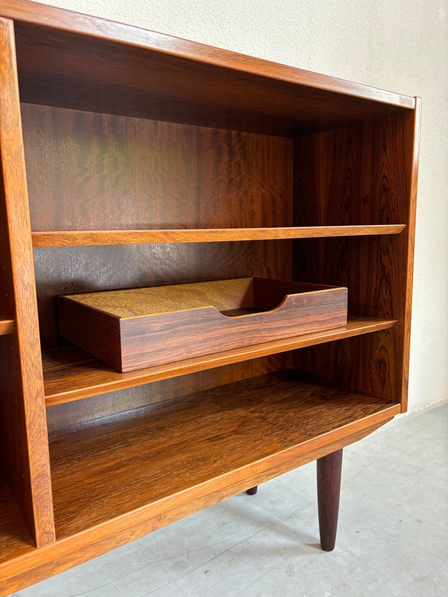 
                  
                    Lage boekenkast palissander - LOUI.STORE
                  
                