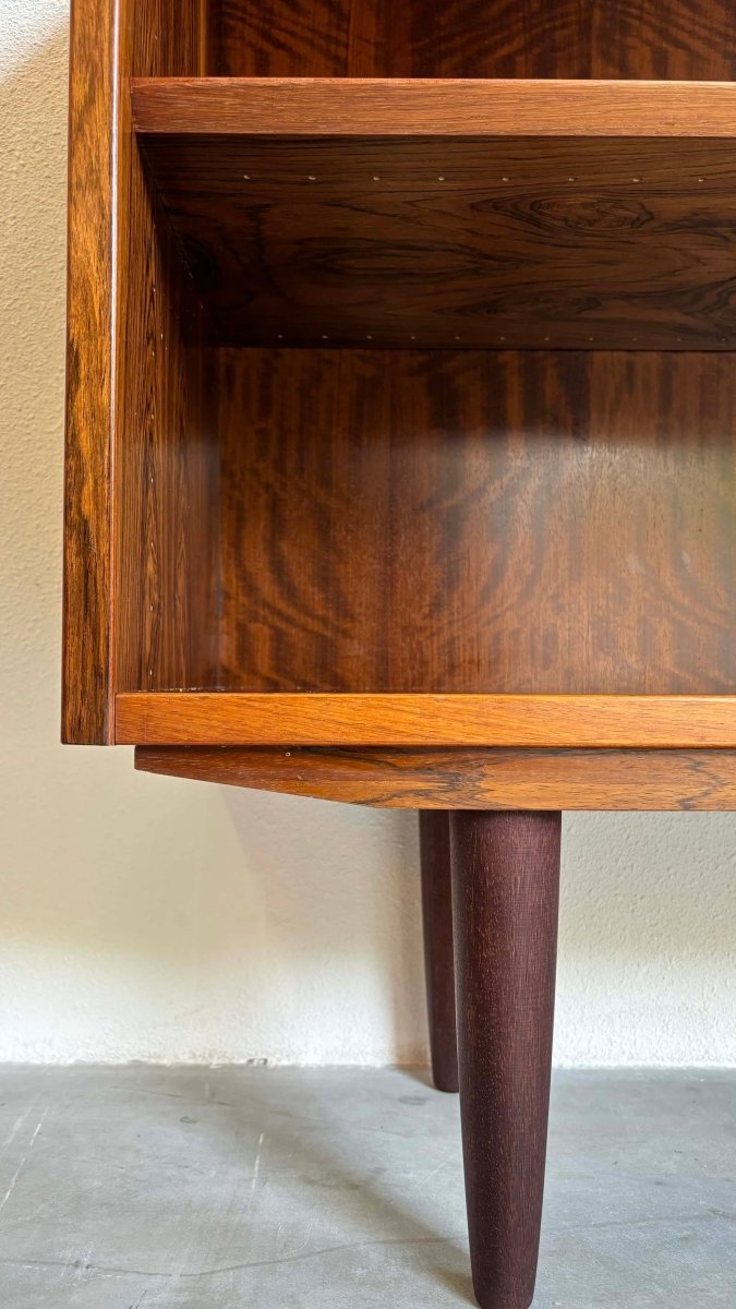 
                  
                    Lage boekenkast palissander - LOUI.STORE
                  
                