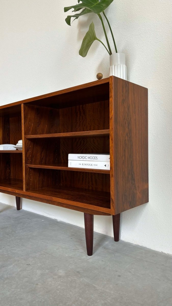 
                  
                    Lage boekenkast palissander - LOUI.STORE
                  
                