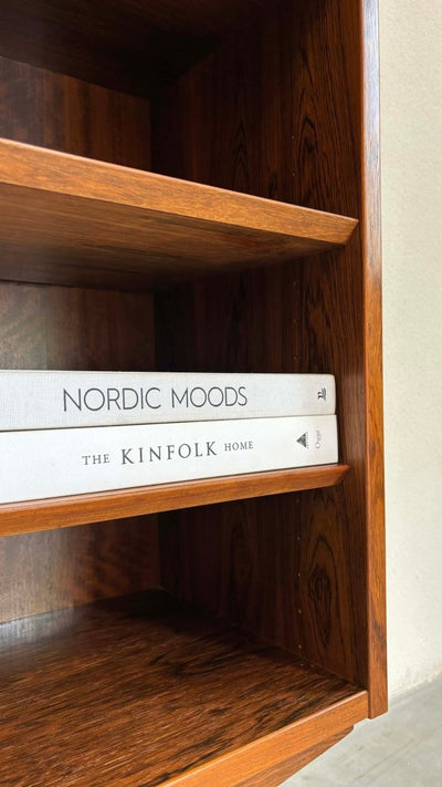 
                  
                    Lage boekenkast palissander - LOUI.STORE
                  
                