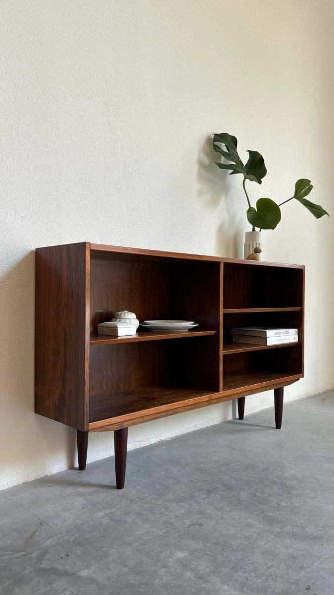 
                  
                    Lage boekenkast palissander - LOUI.STORE
                  
                