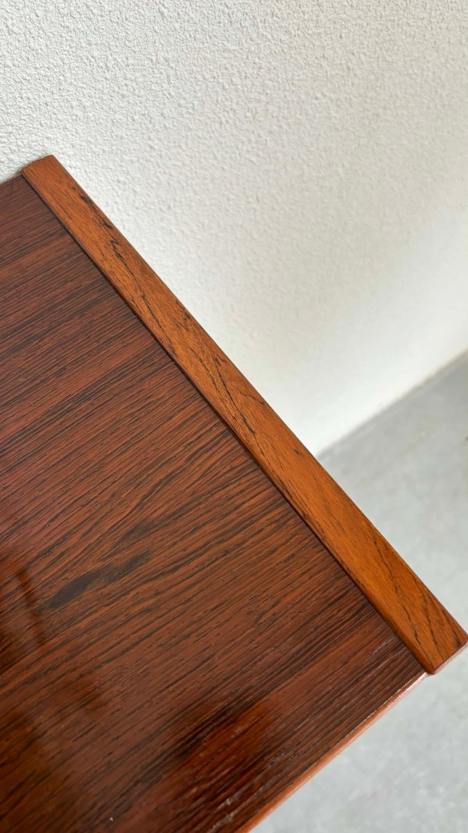 
                  
                    Lage boekenkast palissander - LOUI.STORE
                  
                