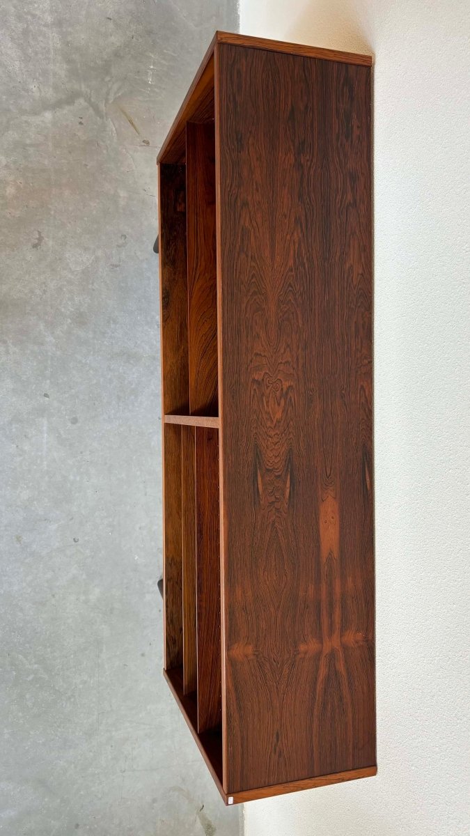 
                  
                    Lage boekenkast palissander - LOUI.STORE
                  
                