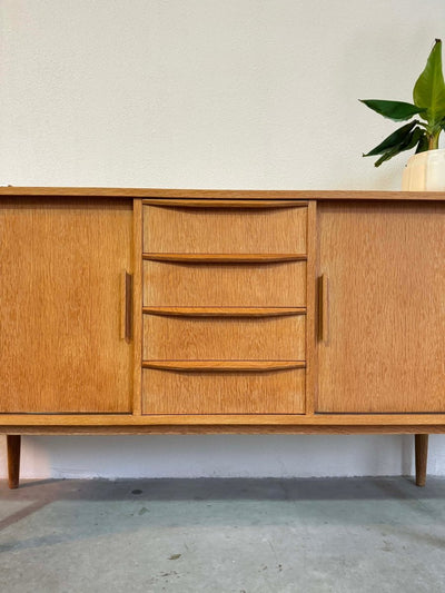 
                  
                    Lowboard eiken smalle lades - LOUI.STORE
                  
                