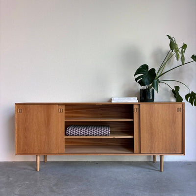 Lowboard in oak vierkant handvat - LOUI.STORE