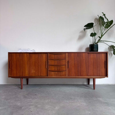 Lowboard in teak, smalle lades - LOUI.STORE