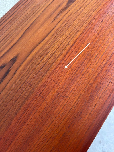 
                  
                    Lowboard in teak, smalle lades - LOUI.STORE
                  
                