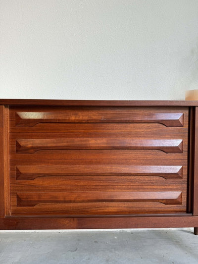 
                  
                    Lowboard teak 4 lades 2 schuifdeuren - LOUI.STORE
                  
                