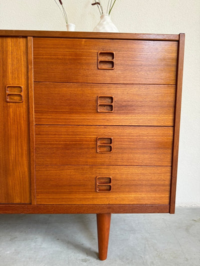 
                  
                    Lowboard teak lades en schuifdeuren - LOUI.STORE
                  
                