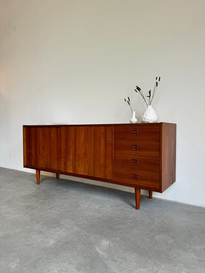 Lowboard teak lades en schuifdeuren - LOUI.STORE