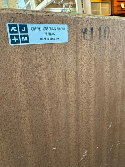 
                  
                    Lowboard teak lades en schuifdeuren - LOUI.STORE
                  
                