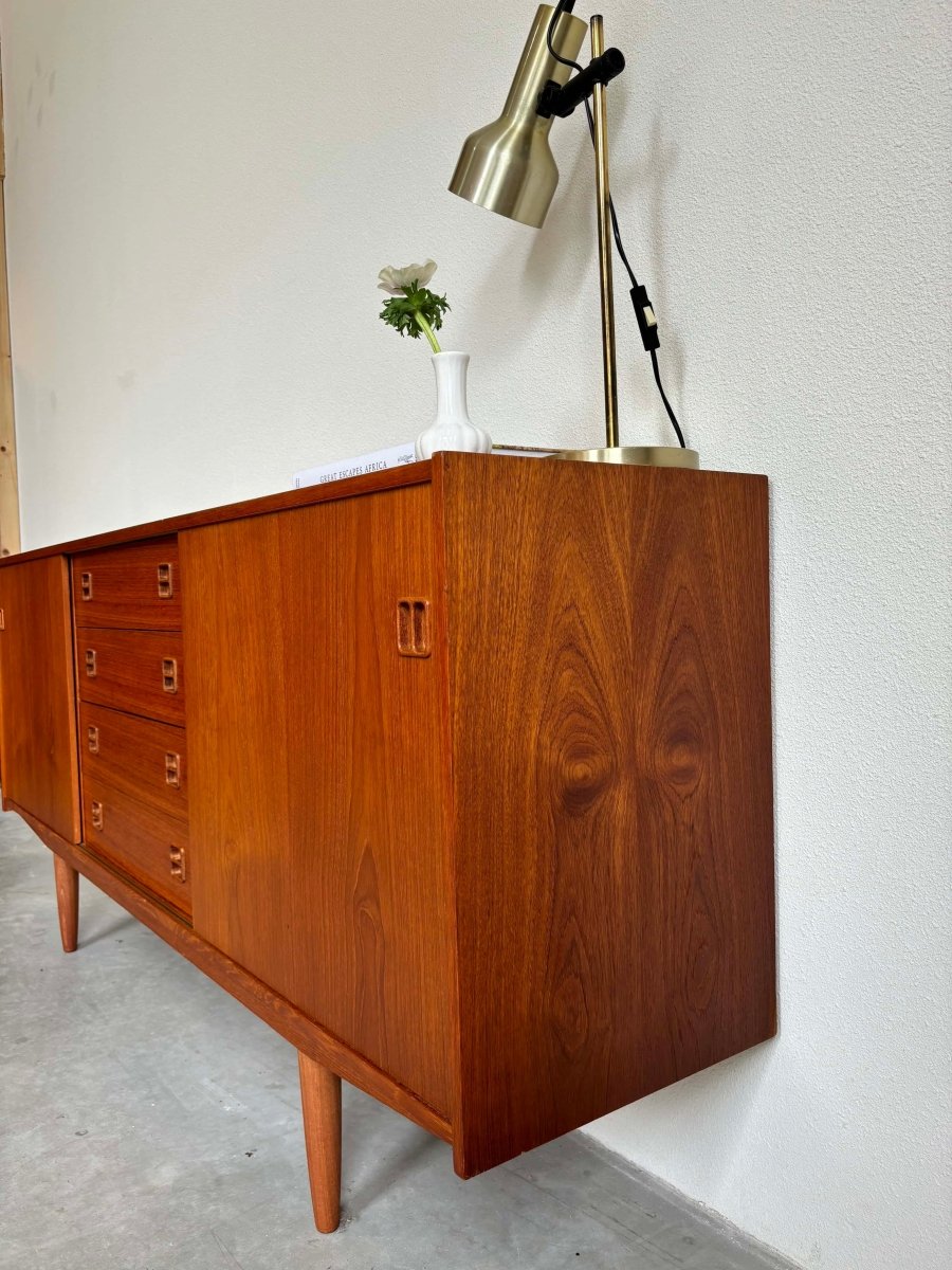 
                  
                    Lowboard teak met 4 lades - LOUI.STORE
                  
                