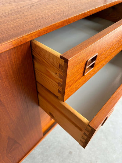 
                  
                    Lowboard teak met 4 lades - LOUI.STORE
                  
                